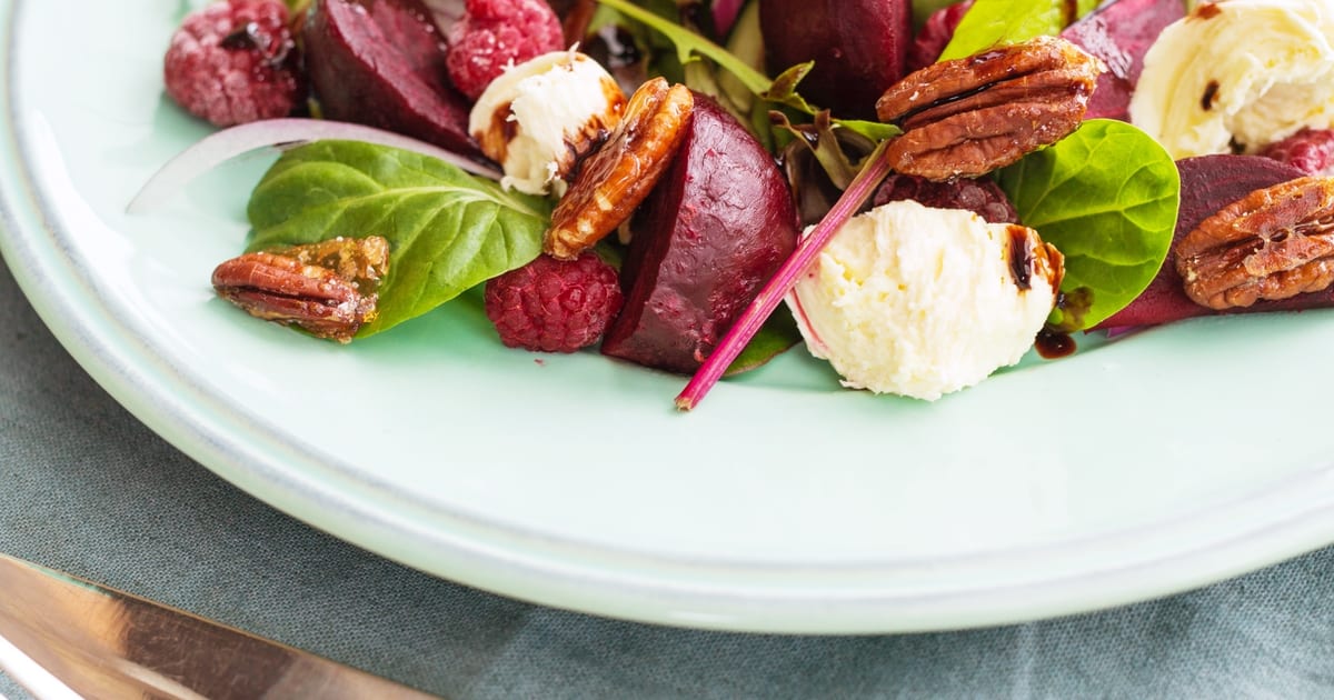 Thermomix recipe: Beetroot And Honeyed Pecan Salad | Tenina.com