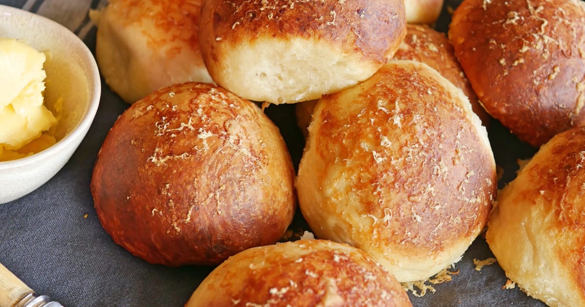 Thermomix recipe: Cheddar Beer Bread Rolls | Tenina.com