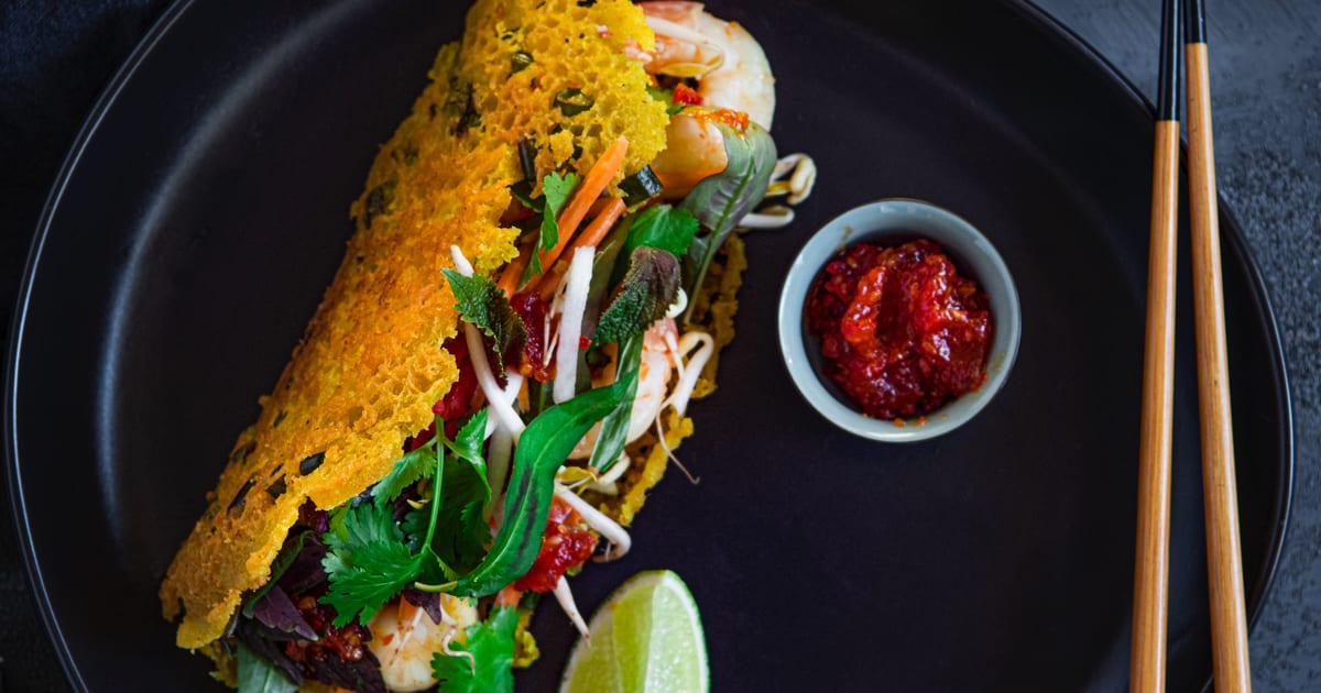 Thermomix recipe: Crispy Turmeric Crepes with Prawns | Tenina.com