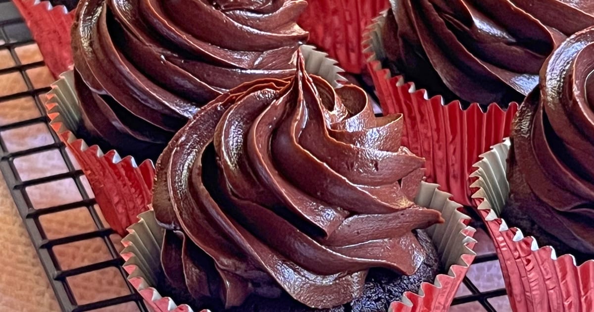 Thermomix recipe: Flourless Chocolate Cupcakes | Tenina.com