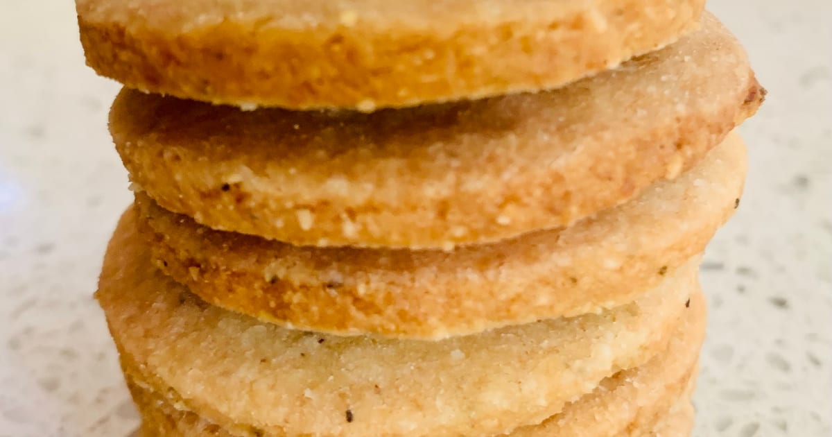 Thermomix recipe: Macadamia Parmesan Crackers | Tenina.com