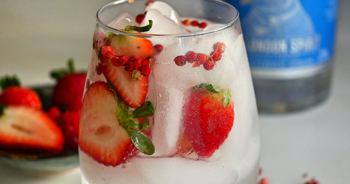 Thermomix recipe: Pink Pepper G&T | Tenina.com