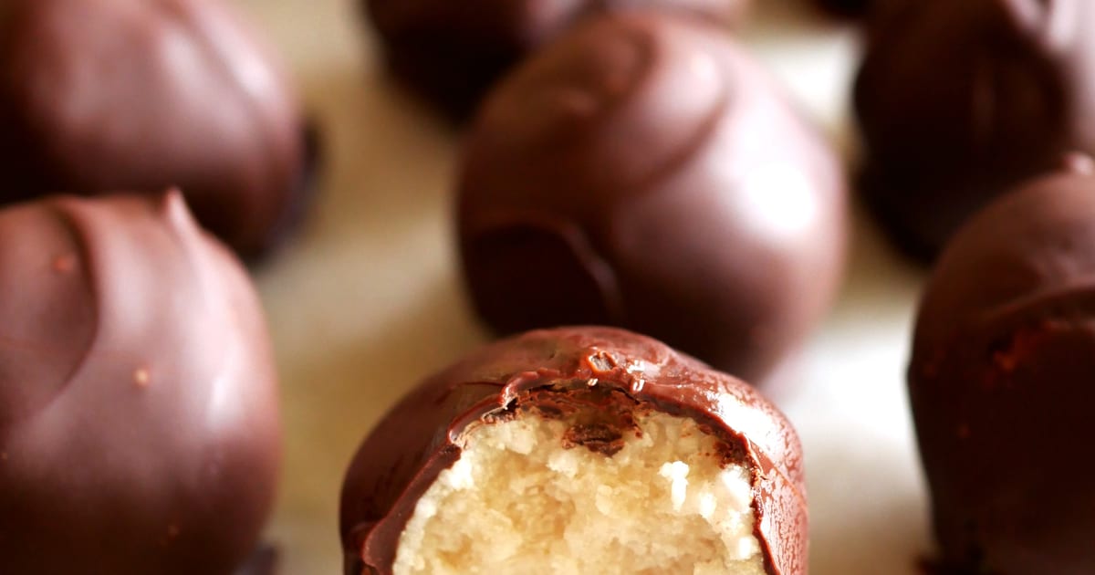 Thermomix recipe: Raw Coconut Mint Choc Bites | Tenina.com