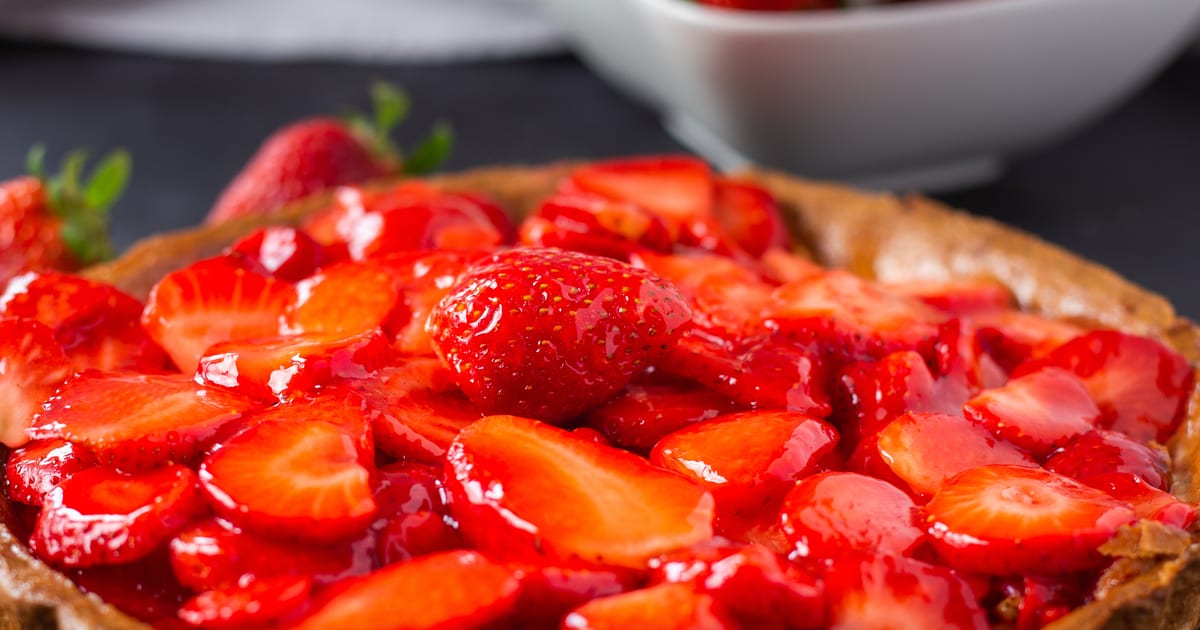 Thermomix recipe: Strawberry White Choc Mousse Pie | Tenina.com