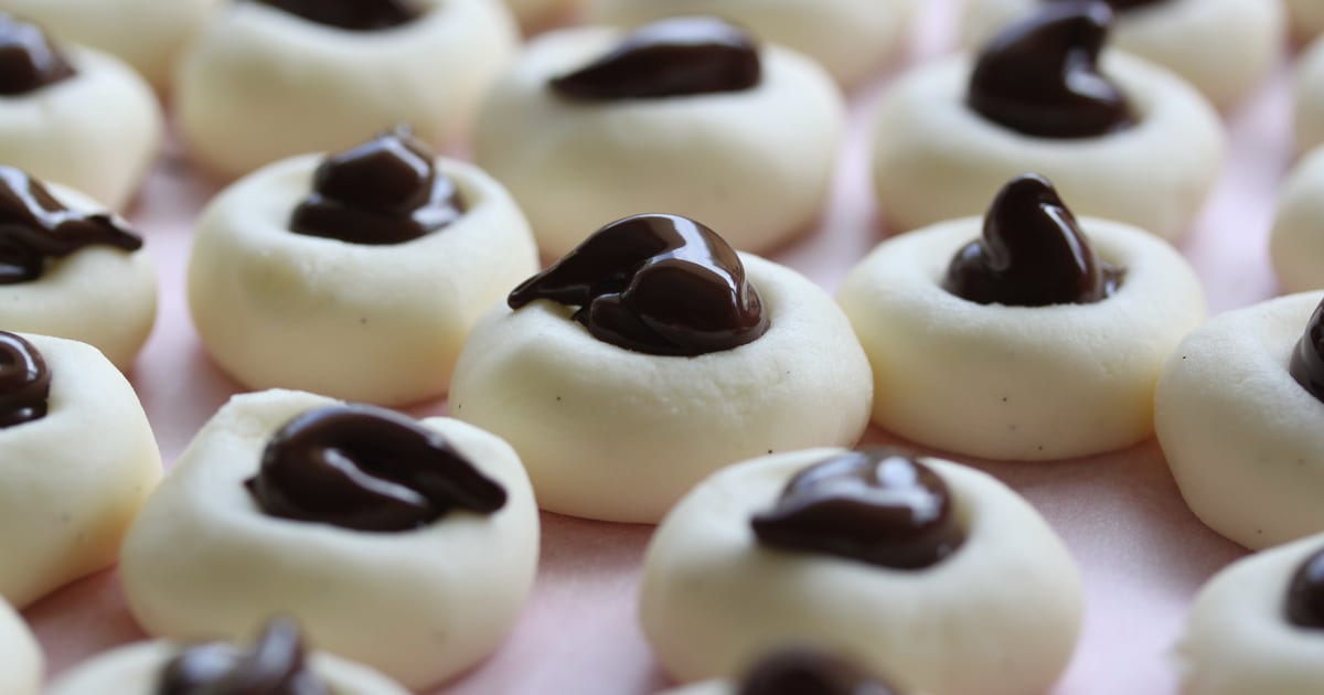 Thermomix recipe: Peppermint Vanilla Thumbprints | Tenina.com