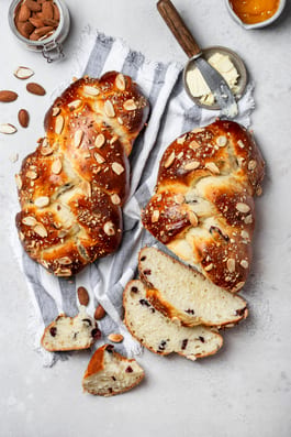 Almond Pulla bread