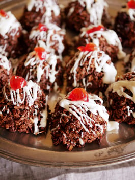 Christmas Chocolate Macaroons P TENINA