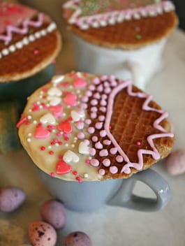 Easter Egg Stroopwaffel on cup P Tenina