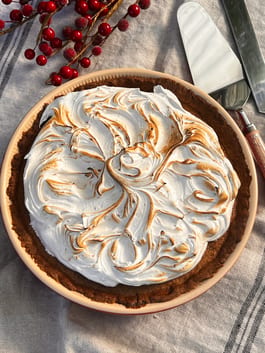 Gingerbread Marshmallow Pie