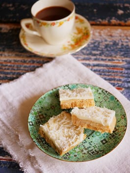 Iced Lemon Coconut Slice P Fotor