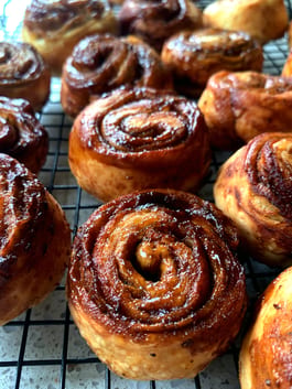 Morning Cinnamon Buns CU P TENINA