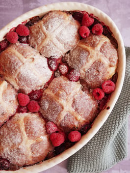 Raspberry and Chocolate Hot X Bun Pudding P TENINA