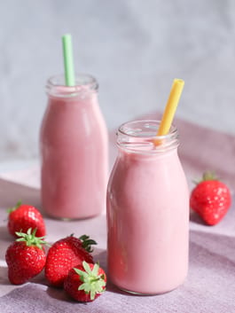 Strawberries and Rice Cream Smoothie