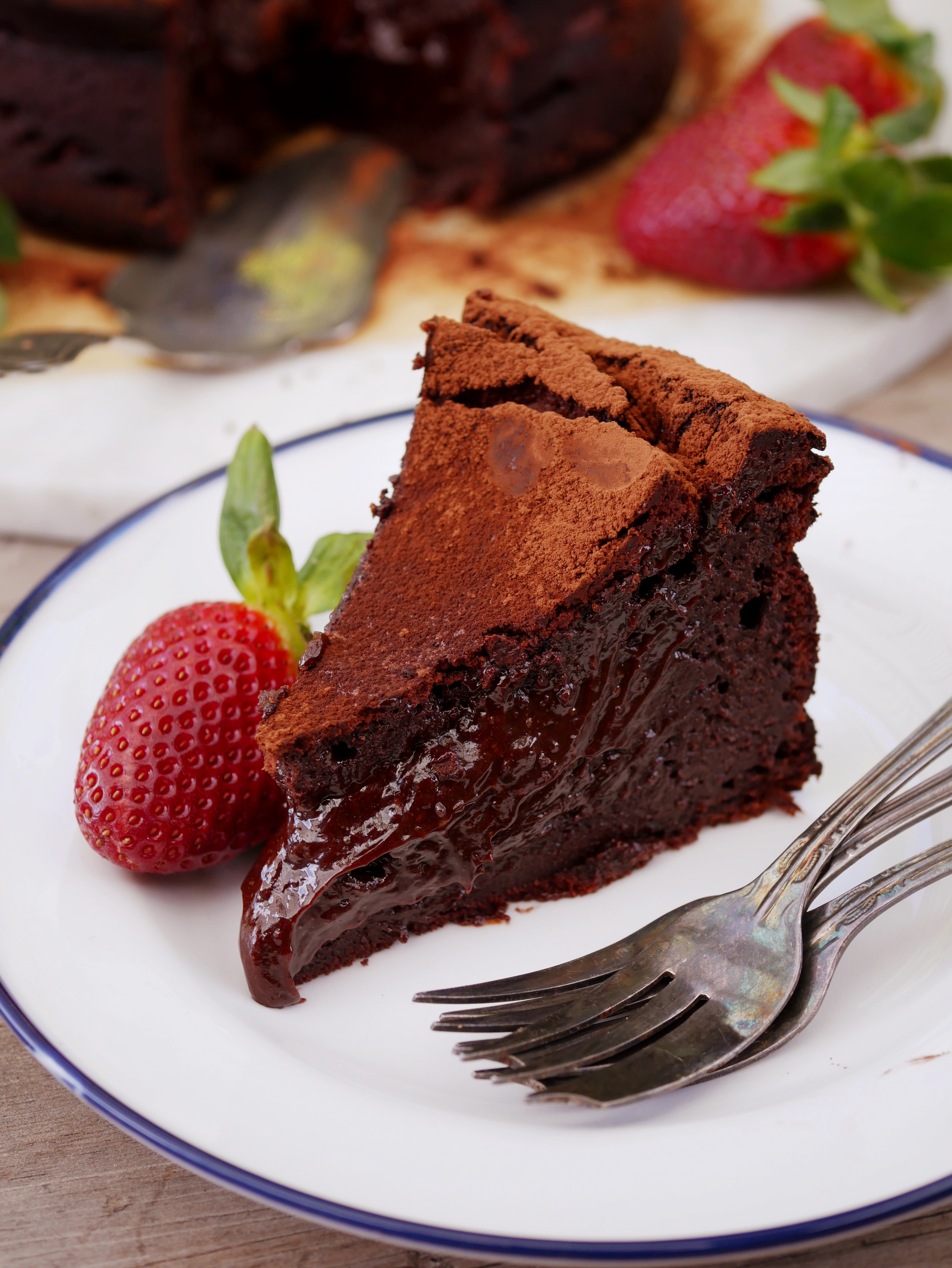 Chocolate Truffle Cake | bakehoney.com